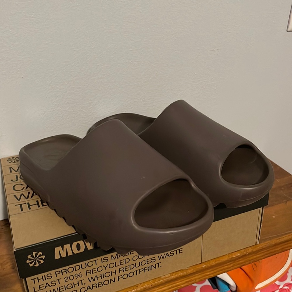 Yeezy Slide “Soot” Size 12